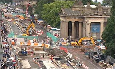 _46203736_edinburgh_tram1.jpg